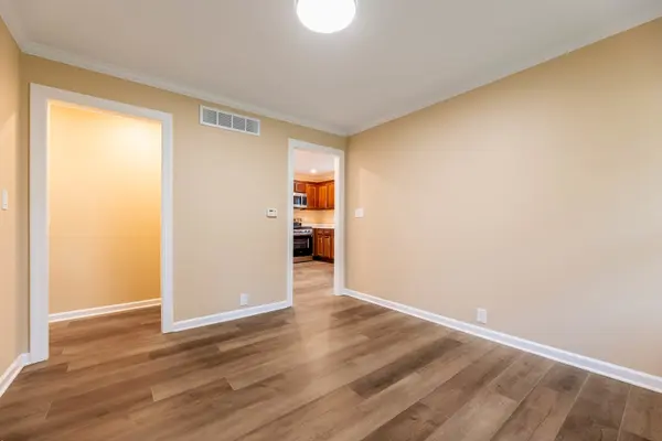 1135 E Galena BLVD, Aurora, IL 60505