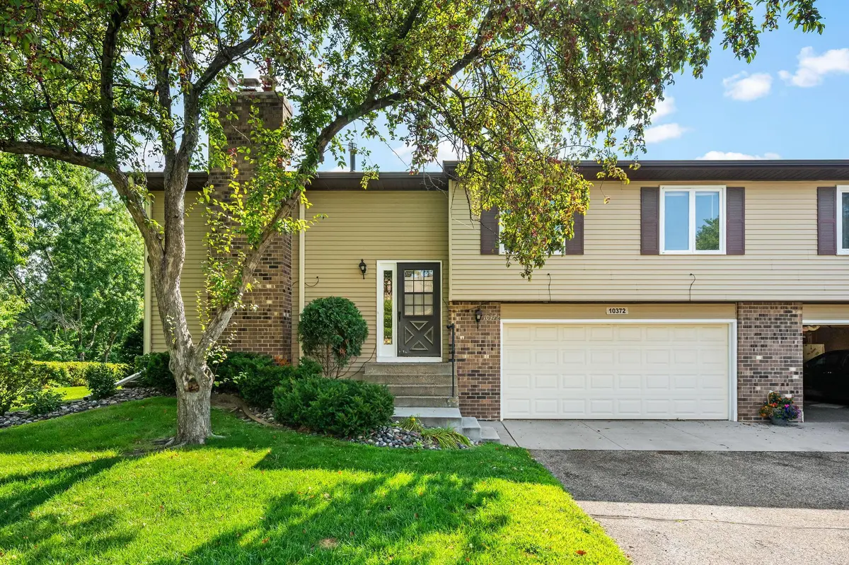 10372 Balsam LN, Eden Prairie, MN 55347