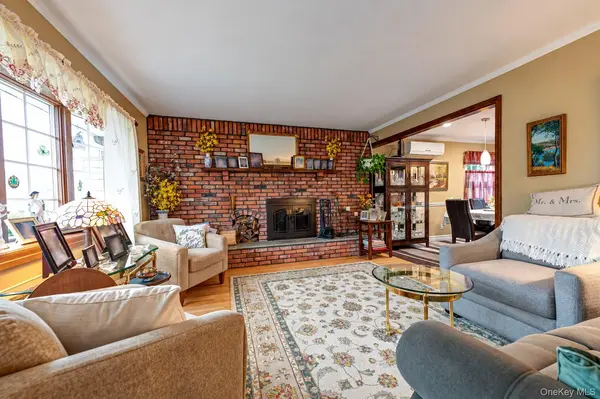 3884 Lincoln ST, Seaford, NY 11783