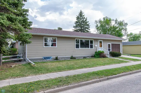 1613 13th AVE N, Moorhead, MN 56560