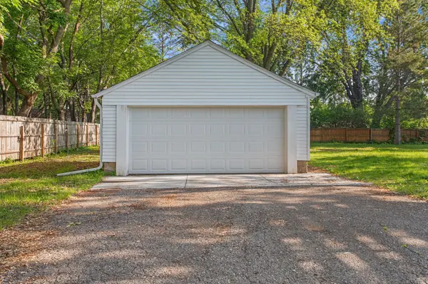 1015 County Road B2 W, Roseville, MN 55113