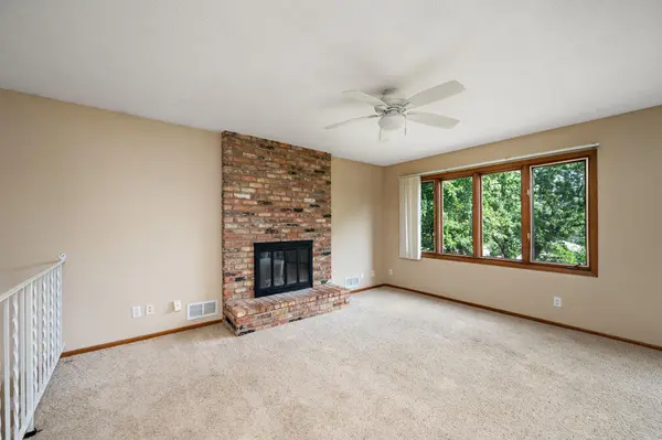 10372 Balsam LN, Eden Prairie, MN 55347