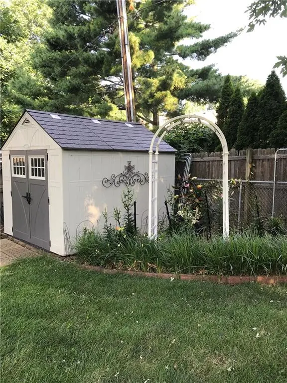 212 Hillcrest RD, Belton, MO 64012