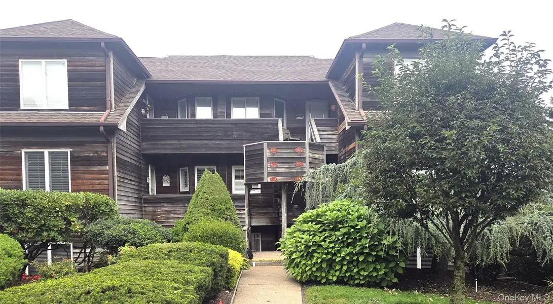 605 Fox Hill DR, Baiting Hollow, NY 11933