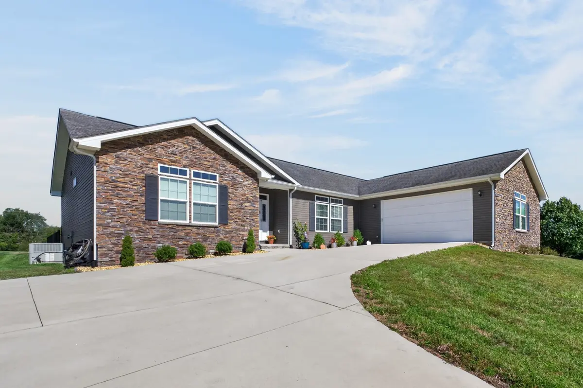 40 Highland Ridge Dr, Crossville, TN 38555