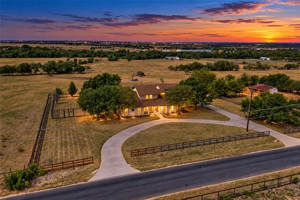 2750 County Road 100, Hutto, TX 78634