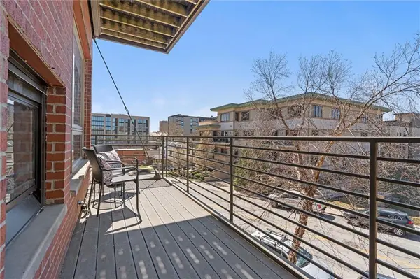 4521 Wornall RD #201, Kansas City, MO 64111