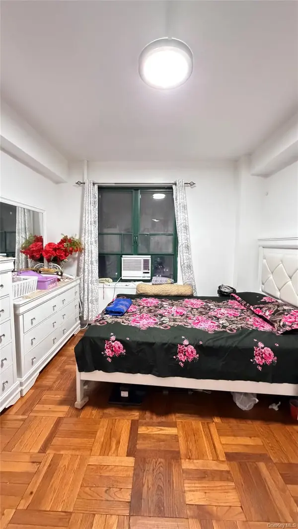 1504 Metropolitan AVE #4H, Bronx, NY 10462
