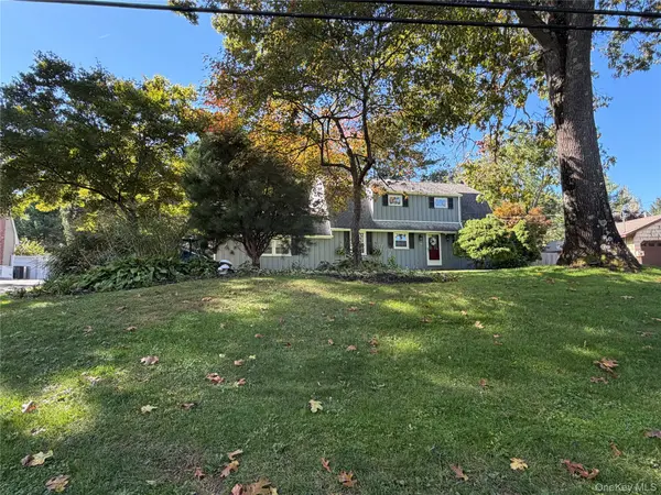 14 King Arthurs Court King Arthurs CT #14, Saint James, NY 11780