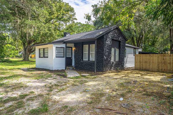 2331 WESTSIDE DR, Leesburg, FL 34748