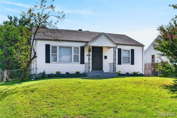 9820 Meadow View DR, Overland, MO 63114