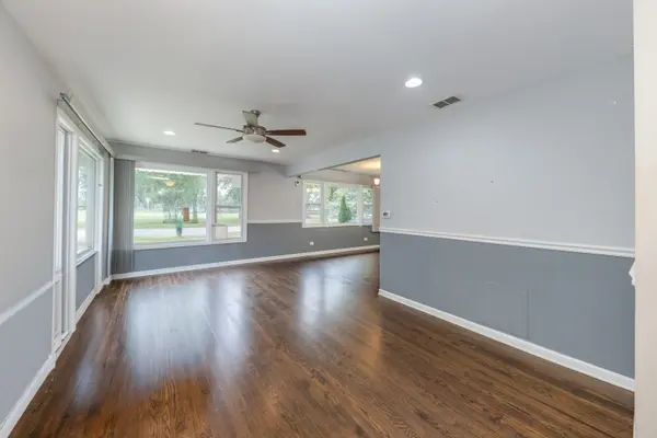 913 E 166th ST, South Holland, IL 60473