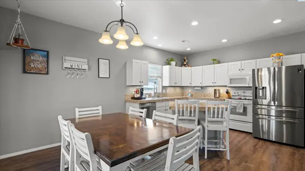 580 N Harrison Pl, Kennewick, WA 99336