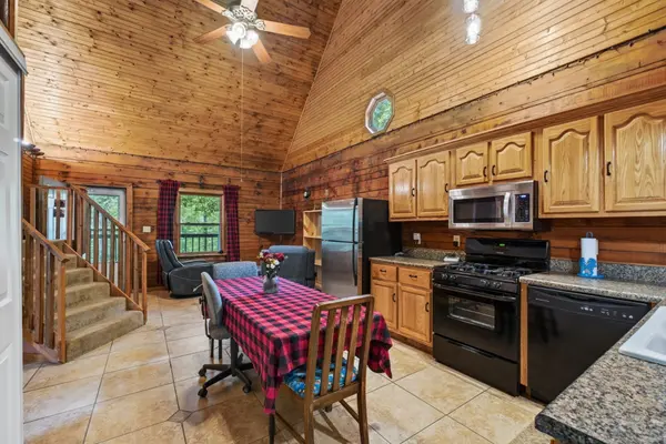 4003 Chapel Hill Rd, Crawford, TN 38554