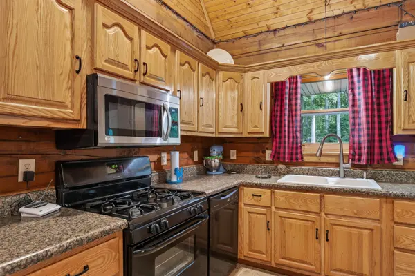 4003 Chapel Hill Rd, Crawford, TN 38554