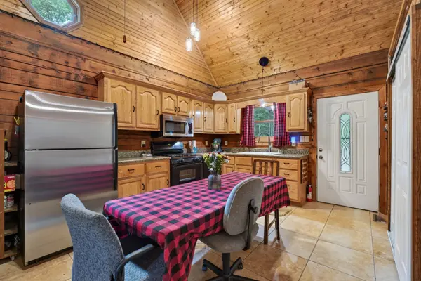 4003 Chapel Hill Rd, Crawford, TN 38554