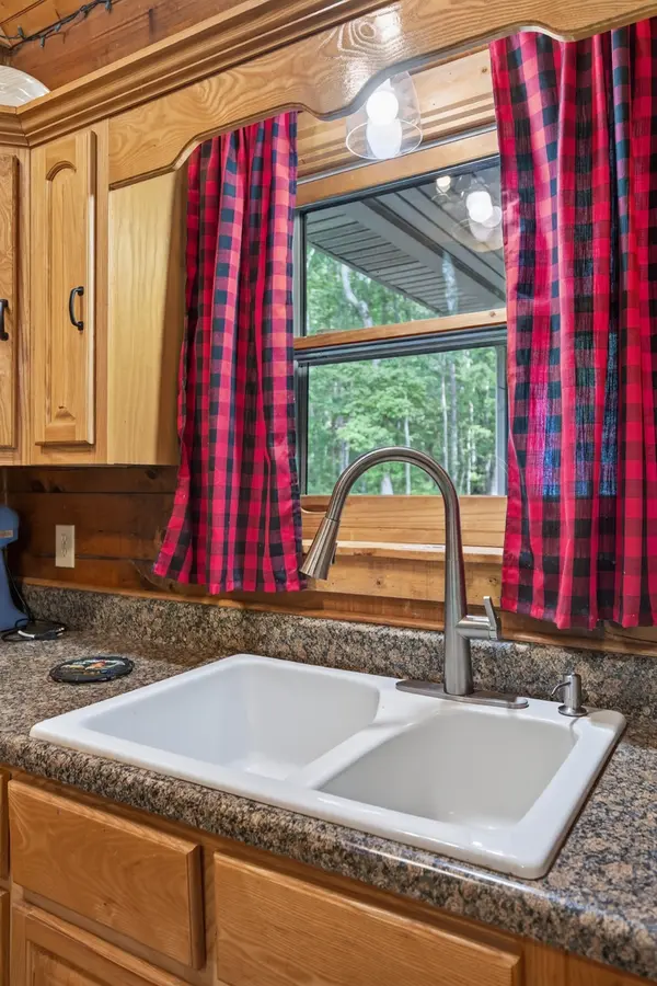 4003 Chapel Hill Rd, Crawford, TN 38554