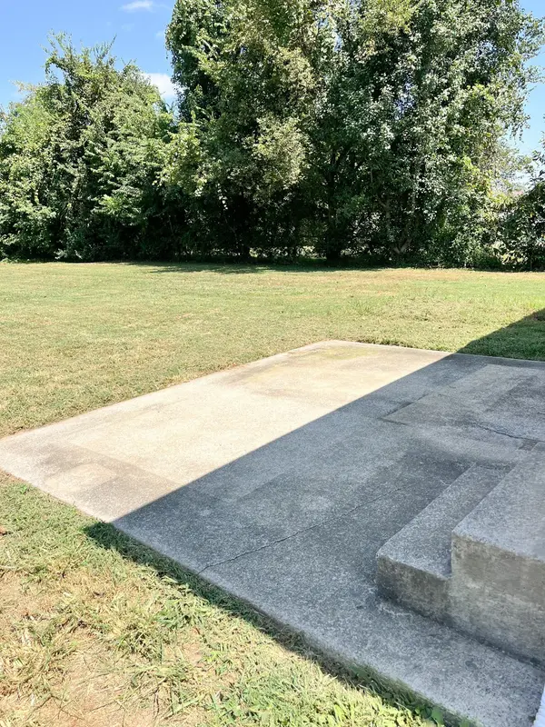 1821 Harbor Dr, Oak Grove, KY 42262