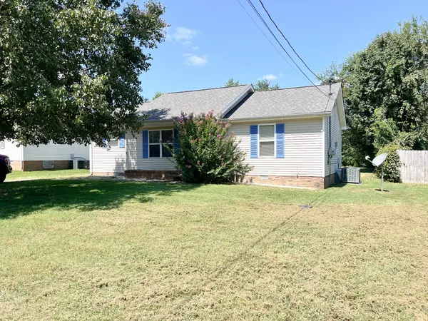 1821 Harbor Dr, Oak Grove, KY 42262