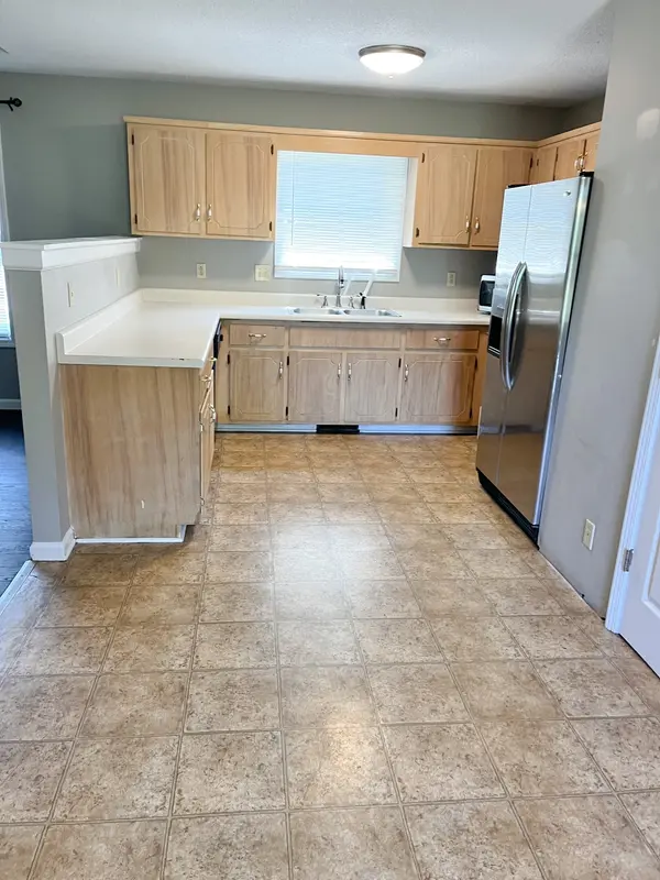 1821 Harbor Dr, Oak Grove, KY 42262