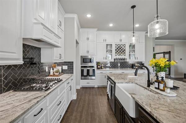 1402 Oliver Creek Lane, Justin, TX 76247