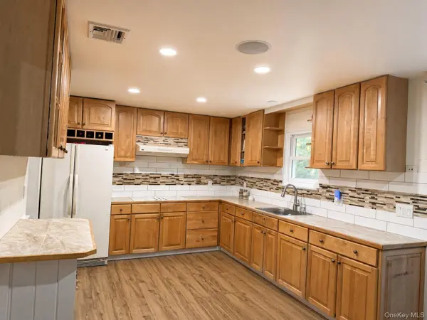 531 Brookhaven AVE, Flanders, NY 11901
