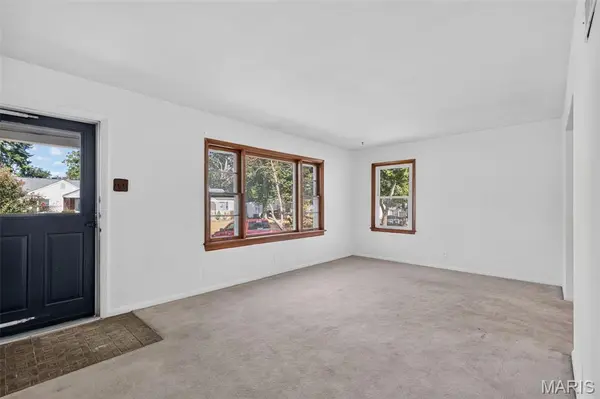 9820 Meadow View DR, Overland, MO 63114