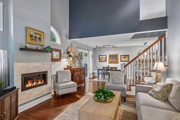18185 Warbler LN, Eden Prairie, MN 55346
