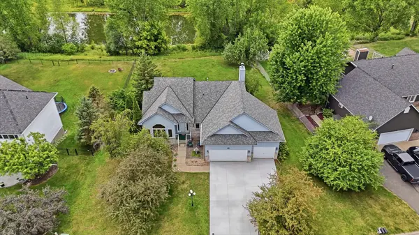 4852 Hillvale AVE N, Oakdale, MN 55128