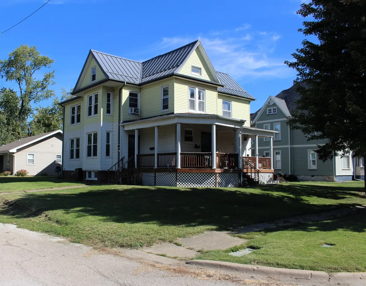 423 W Main ST, Clinton, IL 61727