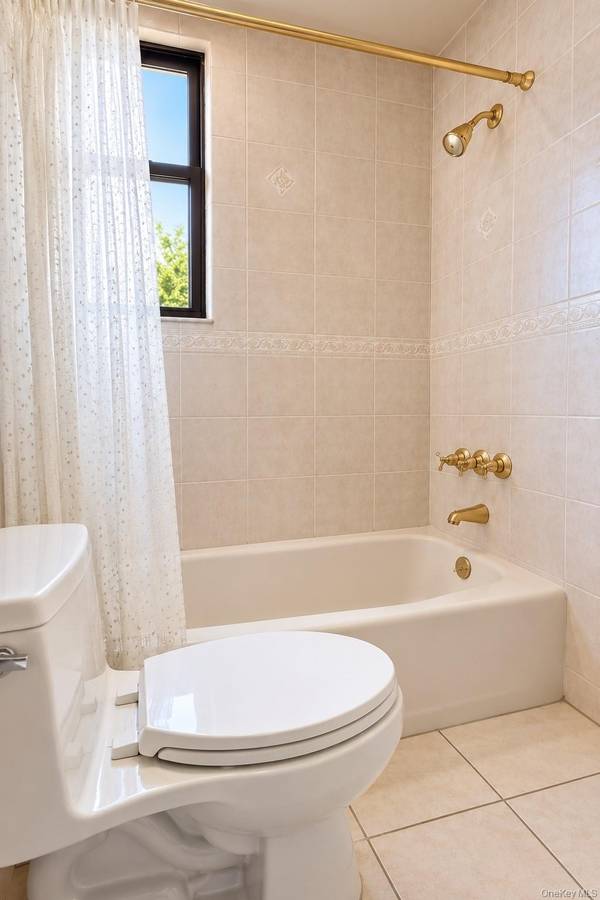 12 Balfour Street #3, Staten Island, NY 10305