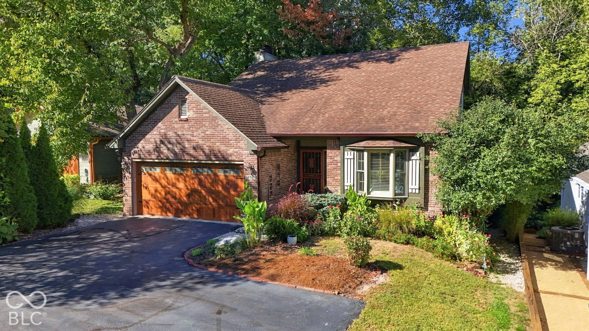 650 W Oak ST, Zionsville, IN 46077