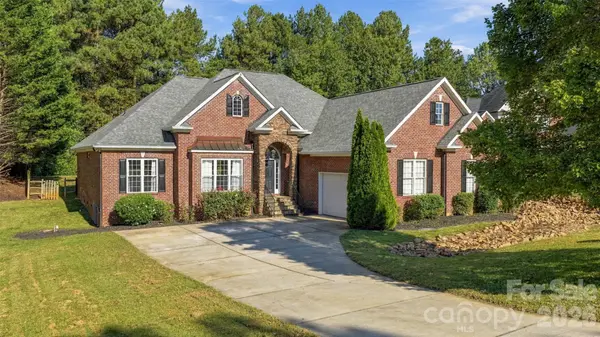 172 Honeysuckle Creek LOOP, Mooresville, NC 28117