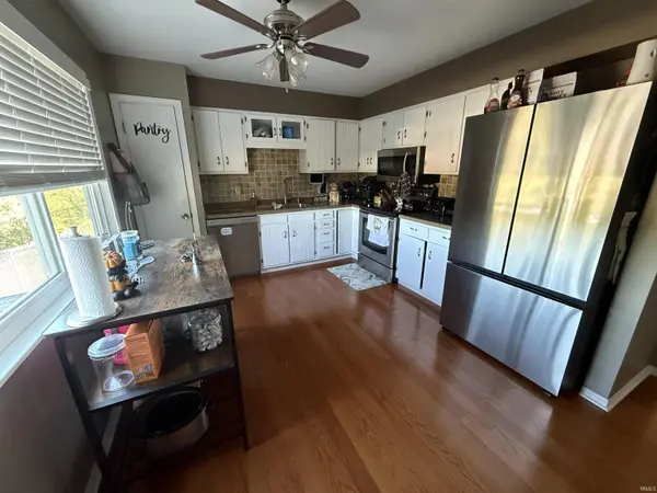 5900 Whitethorne DR, Evansville, IN 47710-4370