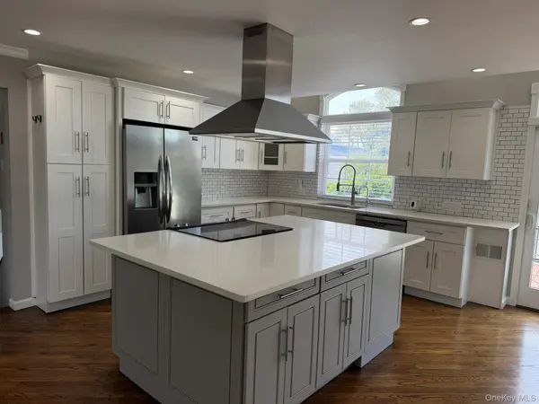 3260 Judith LN, Oceanside, NY 11572