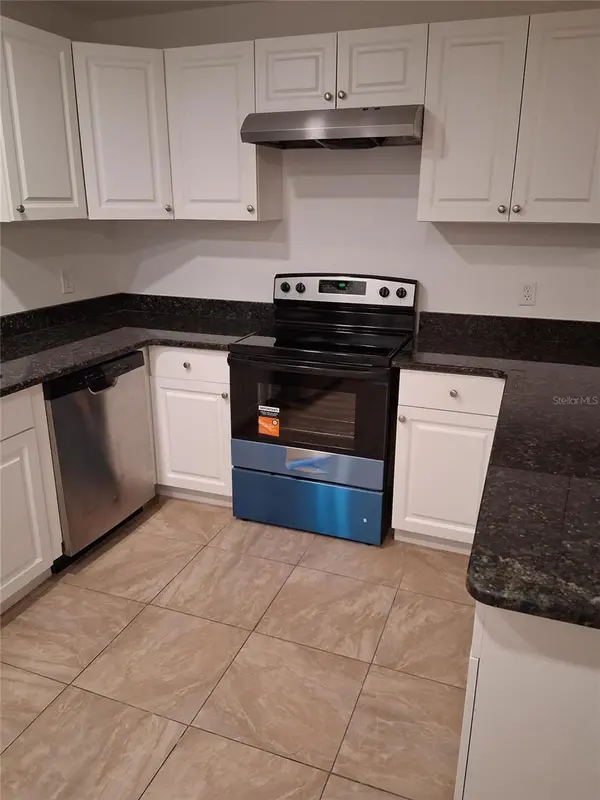 15301 W POND WOODS DR #303, Tampa, FL 33618