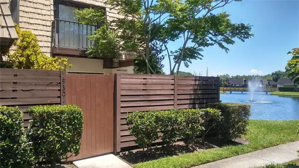 15301 W POND WOODS DR #303, Tampa, FL 33618