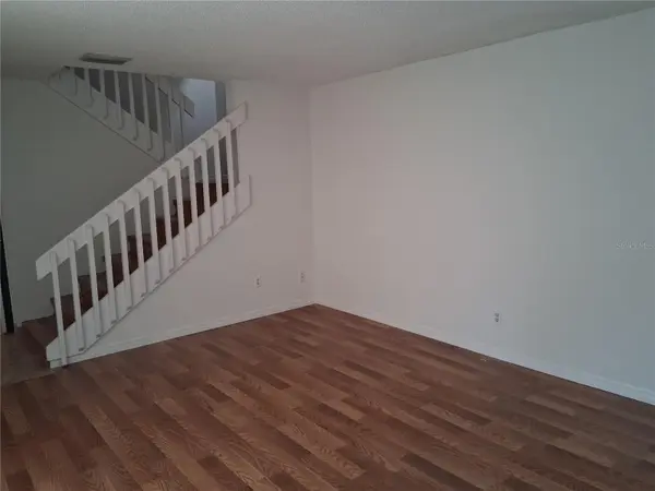 15301 W POND WOODS DR #303, Tampa, FL 33618
