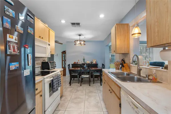 8030 GLENEAGLE DR, Port Richey, FL 34668