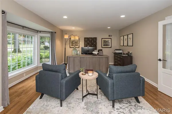 7466 Capilia DR, Grantwood Village, MO 63123