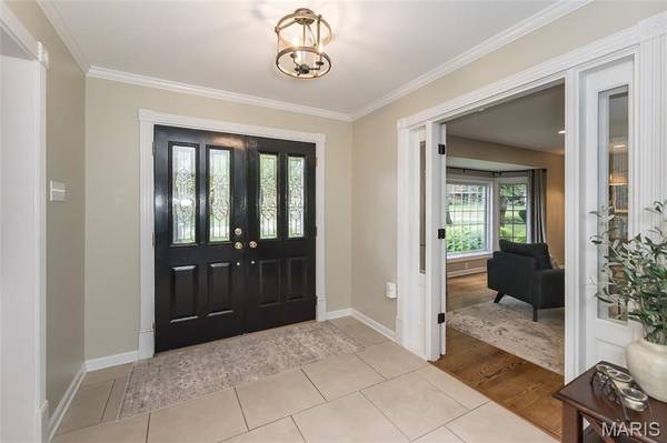7466 Capilia DR, Grantwood Village, MO 63123