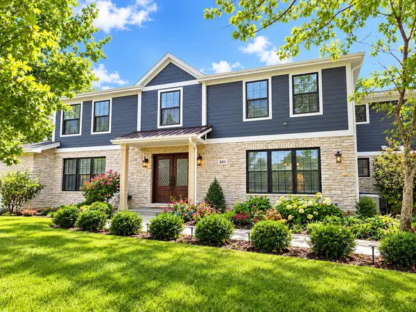 201 Rue Touraine, Deer Park, IL 60010