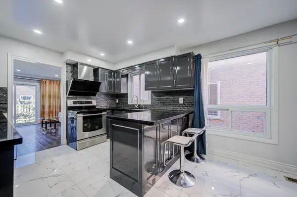100 Douglas Haig DR, Markham, ON L3S 1Z4