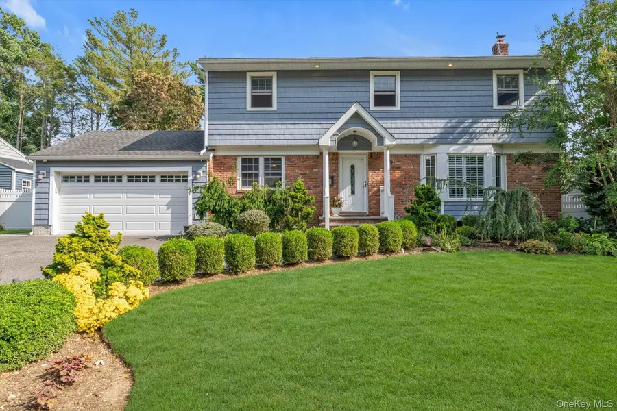3 Lesley DR, Syosset, NY 11791