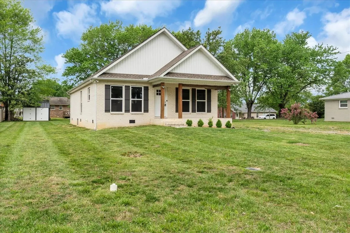 829 Luttrell Ave, Smithville, TN 37166