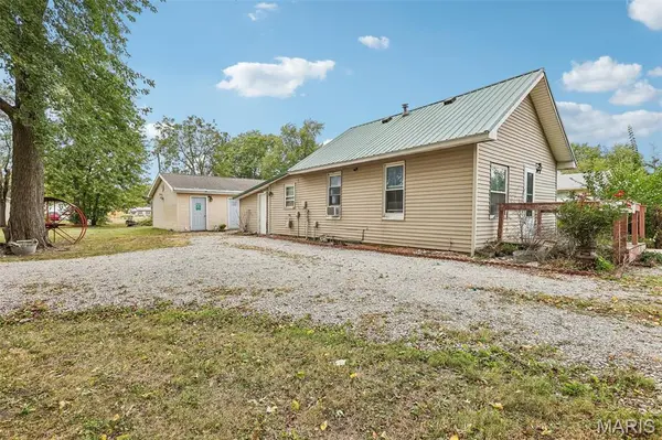 315 S Clinton ST, Litchfield, IL 62056