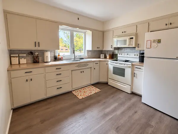 1632 6th AVE N, Windom, MN 56101