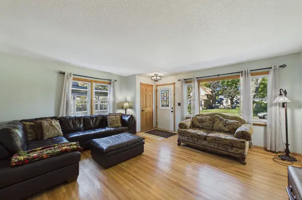 186 Hurley ST E, West Saint Paul, MN 55118