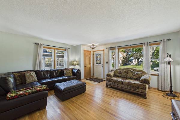 186 Hurley ST E, West Saint Paul, MN 55118