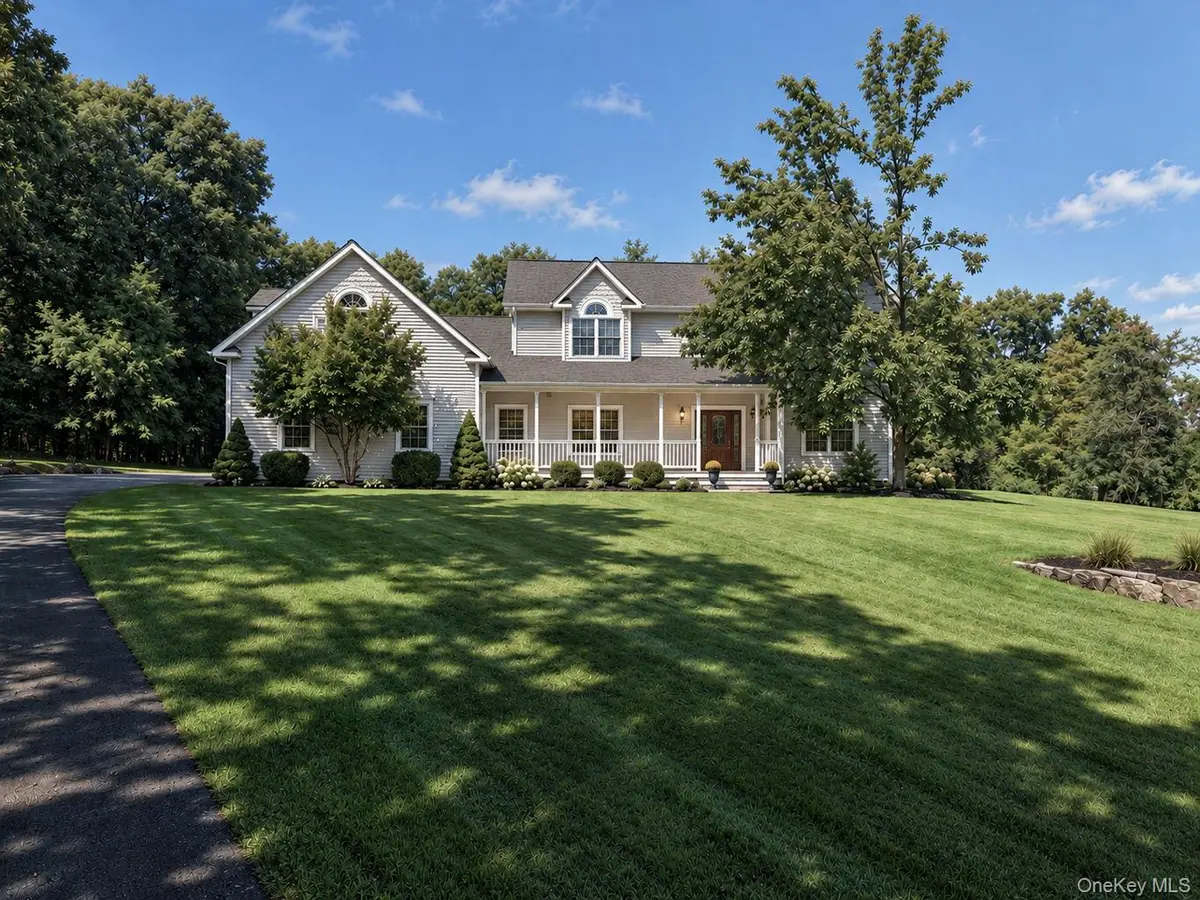 40 Sandra LN, Monroe, NY 10950